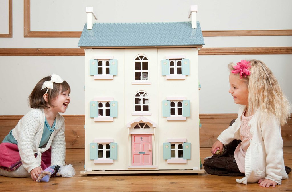 What Is Traditional Dolls House Scale? – The Mulberry Bush Blog