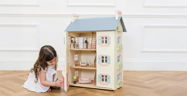 The Ultimate Dolls House Gift Guide for Children