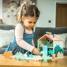 Dinosaur Play Set Image 1