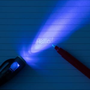 Invisible ink spy pen set