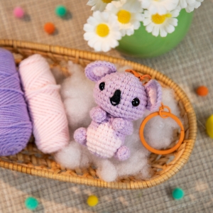 Cuddling Koala Crochet image 1